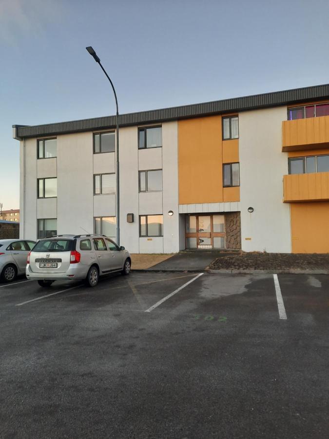 Apartment Near The Airport Njarthvik Экстерьер фото
